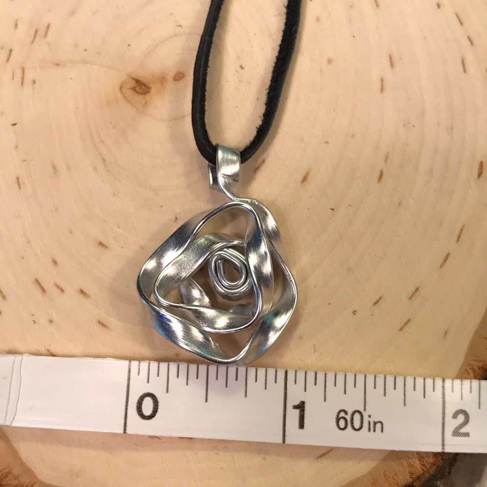 Handmade necklace silver rose. Aluminum wire NWT - Picture 4 of 8
